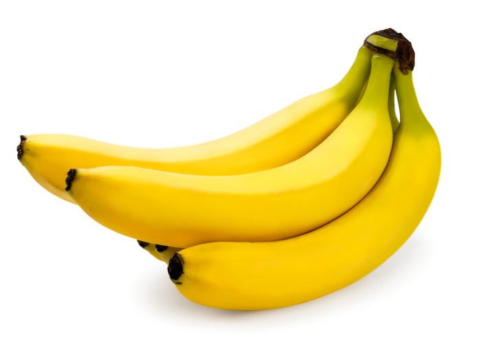 Chiquita Bananen frisch, gelbe reife Früchte mit glatter Schale, süß und aromatisch, minimalistisch auf weißem Hintergrund