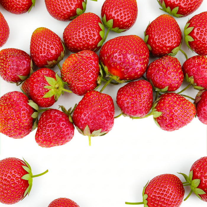 Frische Marchfelder Erdbeeren mit intensiv süßem, aromatischem Geschmack und saftigem, leuchtend rotem Fruchtfleisch – ideal zum Snacken, für Desserts und sommerliche Gerichte.