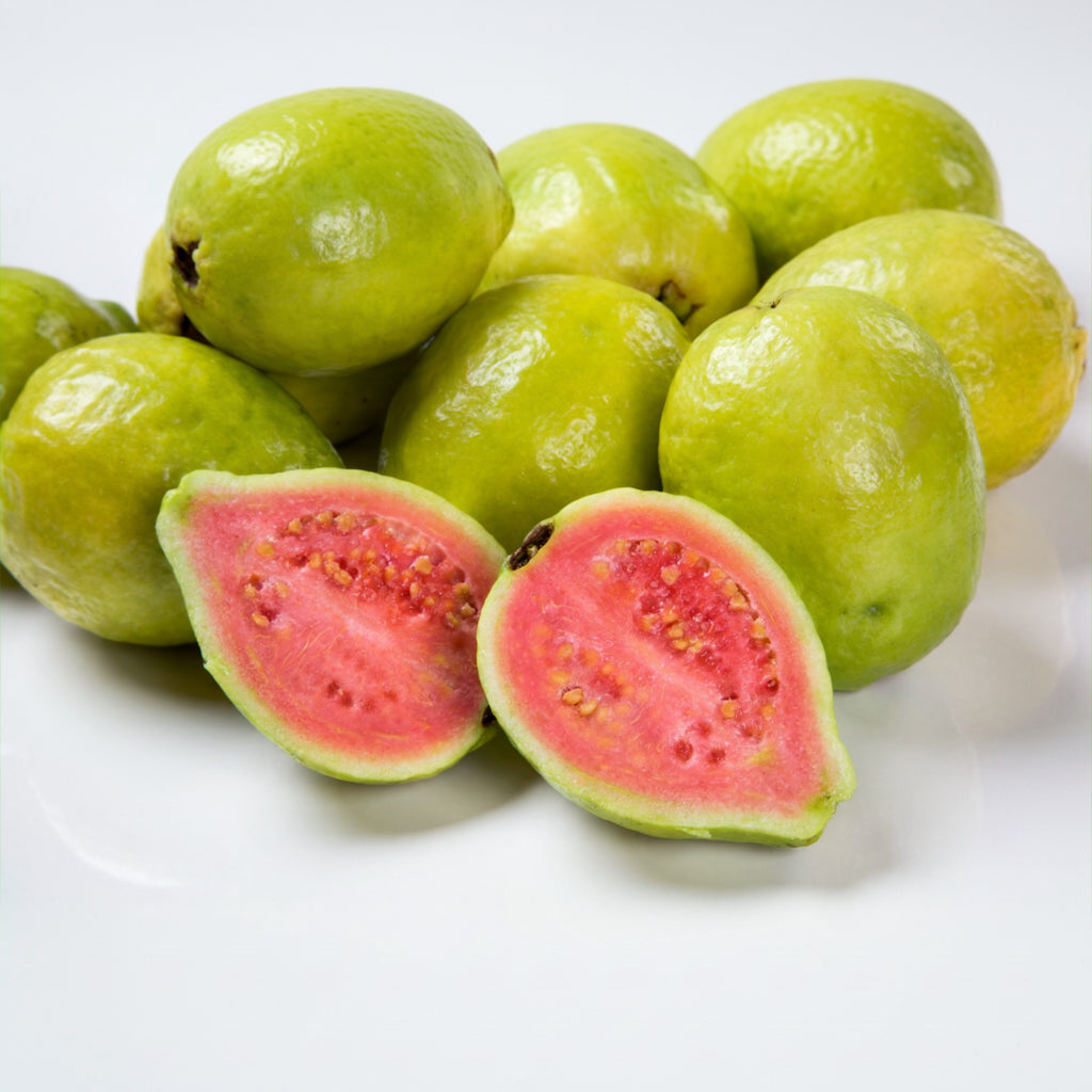 Frische Guave mit aromatischem, tropisch süßem Geschmack und saftigem Fruchtfleisch – ideal zum Snacken oder für Smoothies und exotische Gerichte.