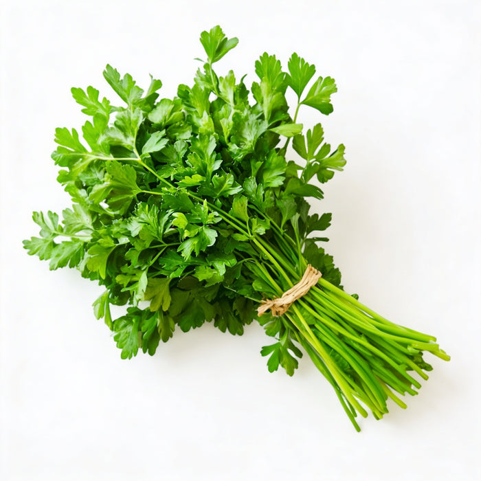 Frische Petersilie mit intensivem, würzigem Aroma und saftig grünen Blättern – ideal zum Verfeinern und Garnieren zahlreicher Gerichte.